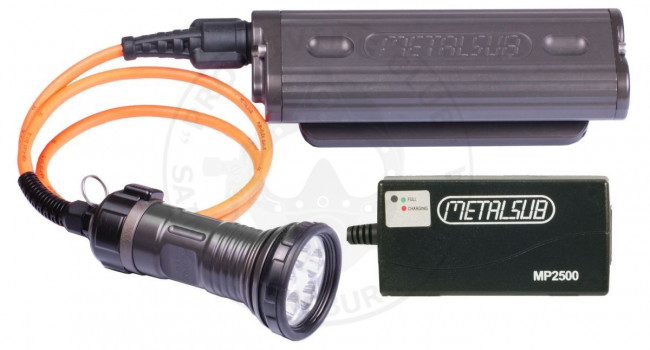 Комплект подводного фонаря Metalsub Cable light KL1242 LED2400 + FX1204 + MP2500 + полужесткий чехол Комплект подводного фонаря Metalsub Cable light KL1242 LED2400 + FX1204 + MP2500 + полужесткий чехол